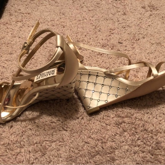 Badgley Mishka Wedges - Picture 4 of 7